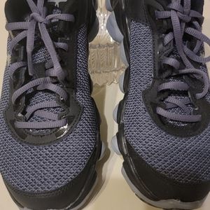 Under Armour boys tennis shoes